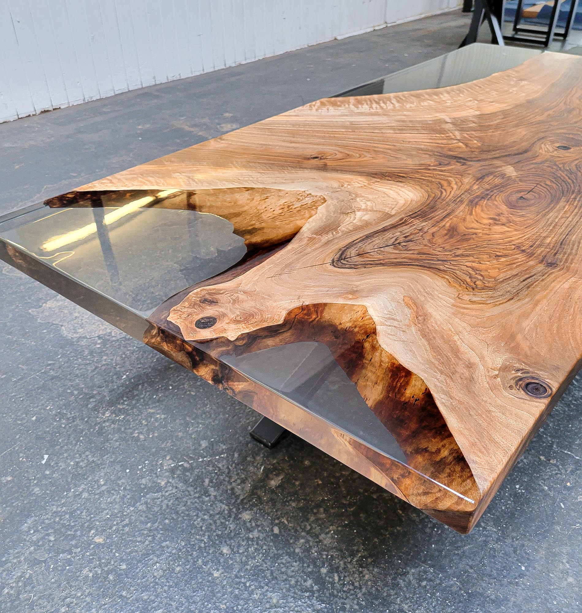 epoxy resin table. Walnut and transparent resin table.